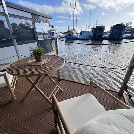 Casa Flotante El Refugio Del Pirata * El Puerto de Santa María