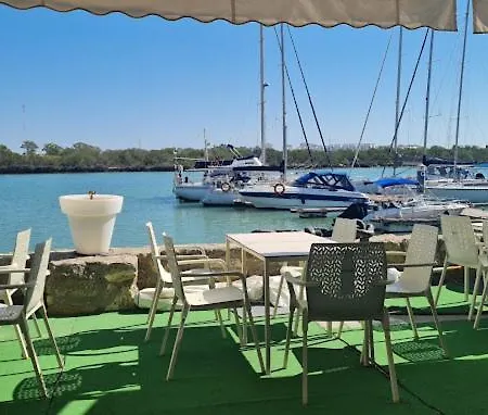 Casa Flotante El Refugio Del Pirata * 圣玛丽亚港