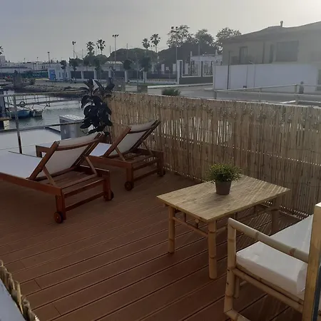 Casa Flotante El Refugio Del Pirata Hotel na wodzie